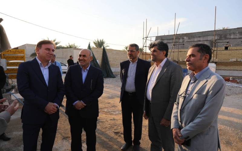 استاندار بوشهر از مدرسه شهید یگانه روستای بنه‌گز بازدید کرد