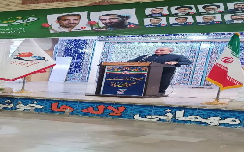 همزمان با آغاز با هفته دولت صبح امروز مراسم عطرافشانی و گل افشانی قبور شهدای گرانقدر در گلزار شهدای بهشت صادق