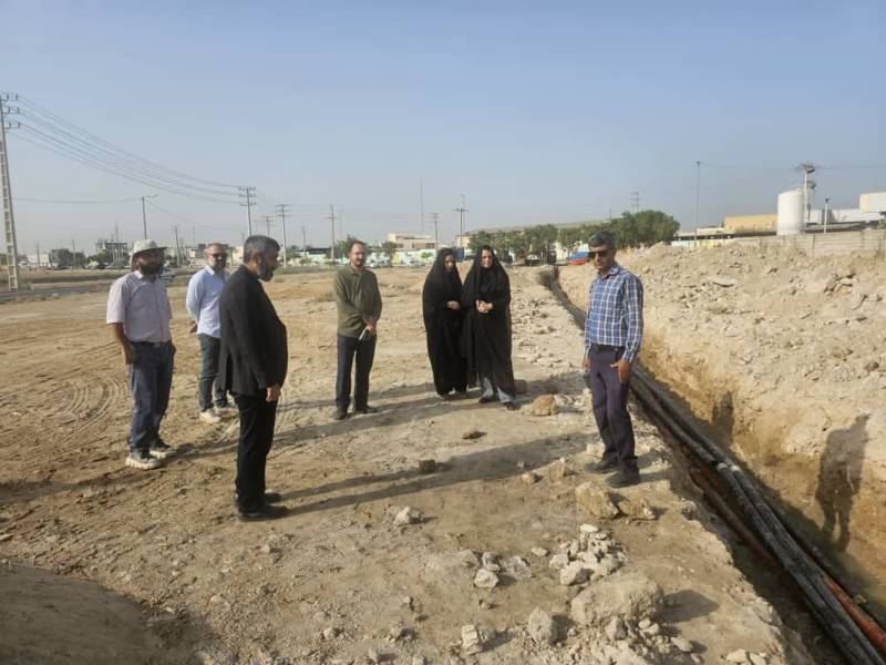 بازدید میدانی مدیر فناوری اطلاعات استانداری بوشهر از پروژه اصلاح مسیر فیبر نوری در محل پل آزادی