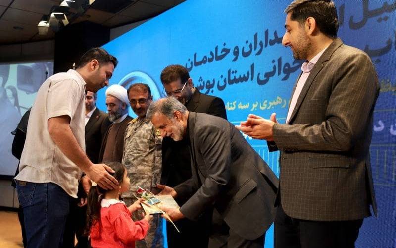 هدیه 2 میلیون تومانی نماینده مجلس به کتابداران بوشهر، گناوه و دیلم